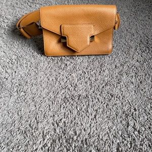 Belt bag in cognac pebbled leather